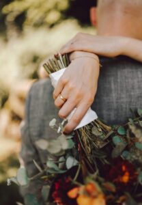 Braut mit Brautstrauß